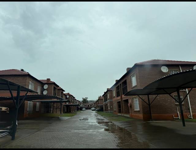 2 BEDROOM APARTMENT FOR SALE IN WATERVAL EAST